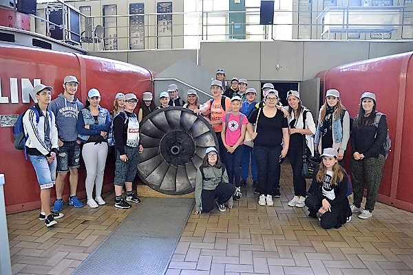 Viele Eindrücke und ein Foto vom Kraftwerksbesuch für die Ternitzer SchülerInnen