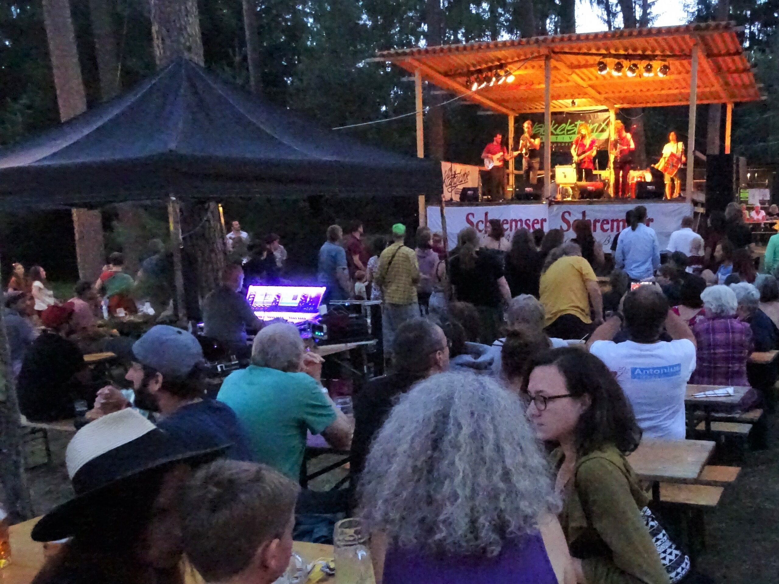 Das Wackelsteinfestival lockt mit viel guter Musik und seiner besonderen Location