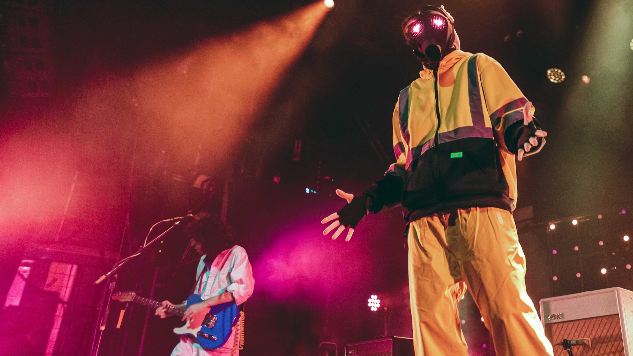 Car Seat Headrest landete heute mit  ‚Faces From The Masquerade‘ auf der Scheibenwelt