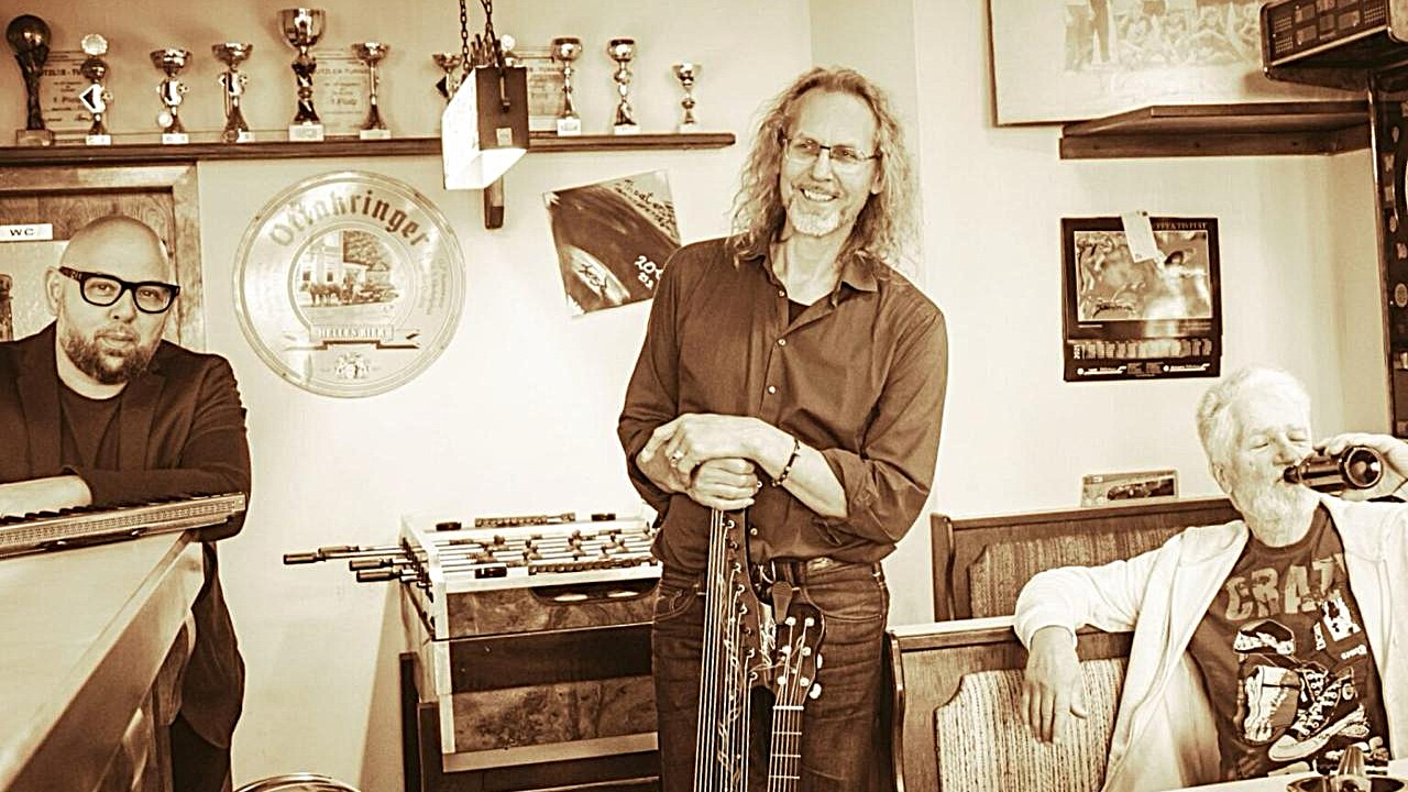 Der SCHWARZATALER SONNTAGS-TiPP: ‚Ein Besuch im Espresso Rosi‘ mit dem Joachim Csaikl Trio im Zentralkino Wiener Neustadt
