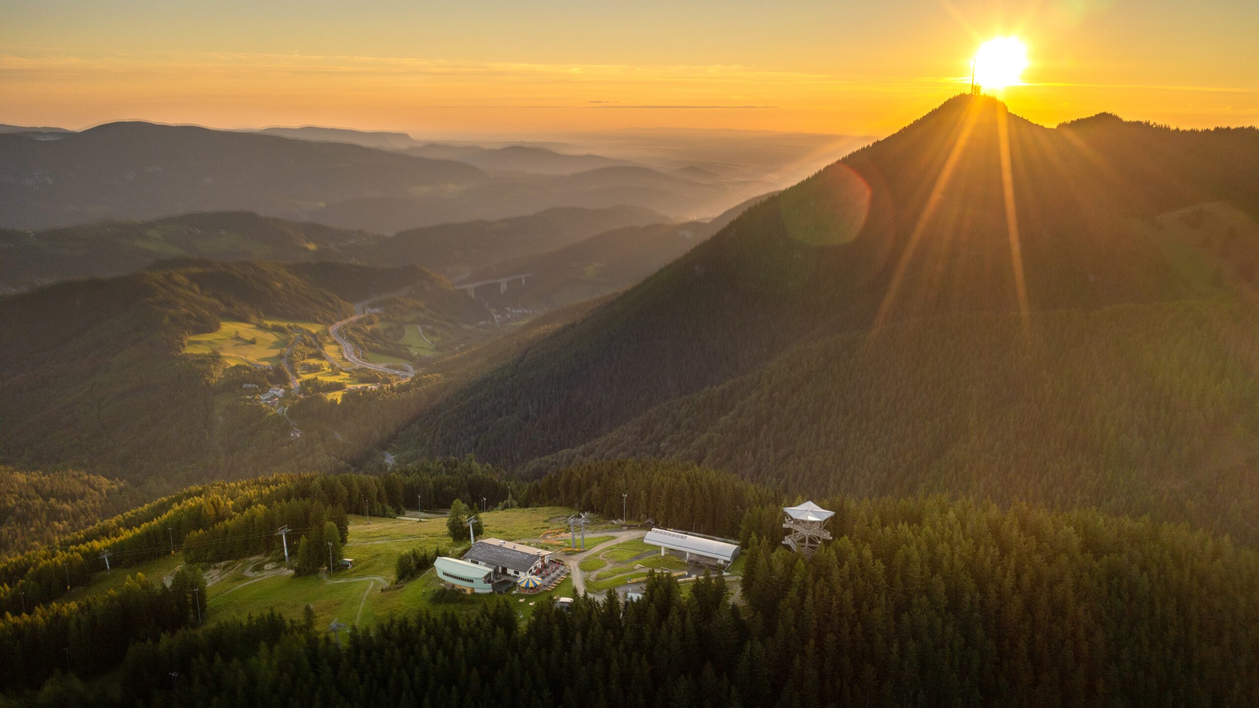 Der Semmering präsentiert neue Sommerfreude: ‚Après Hike‘ bringt dir jeden Samstag im Sommer Musikgenuss am Hirschenkogel