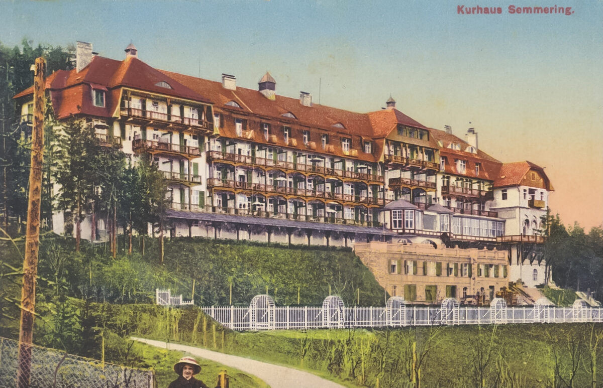 Richard-Weihs-pr-sentiert-am-Montag-in-der-Semmeringer-Tourismusschule-sein-Buch-Zertr-mmerte-Erinnerung-am-Semmering-Die-kuriose-Geschichte-einer-Kurregion-