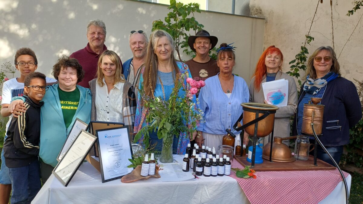 Die-Gemeinschaftspraxis-Neunkirchen-feierte-ihr-erstes-Jahr-mit-einer-Vernissage-und-Workshops