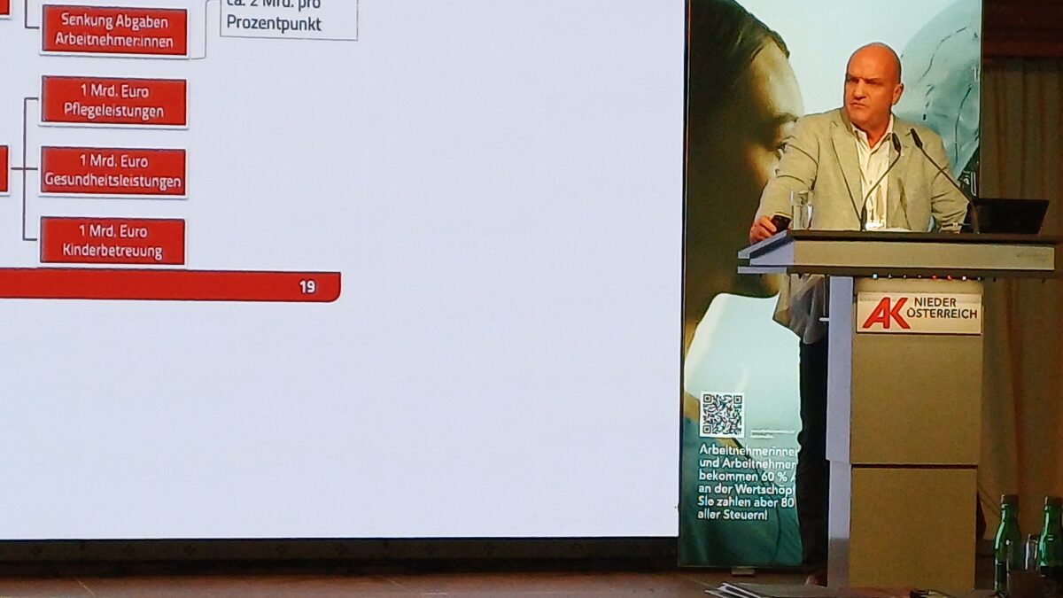 Hunderte-kamen-zum-Wissensforum-Hirschwang-von-AK-und-GB-ins-Schloss-Reichenau