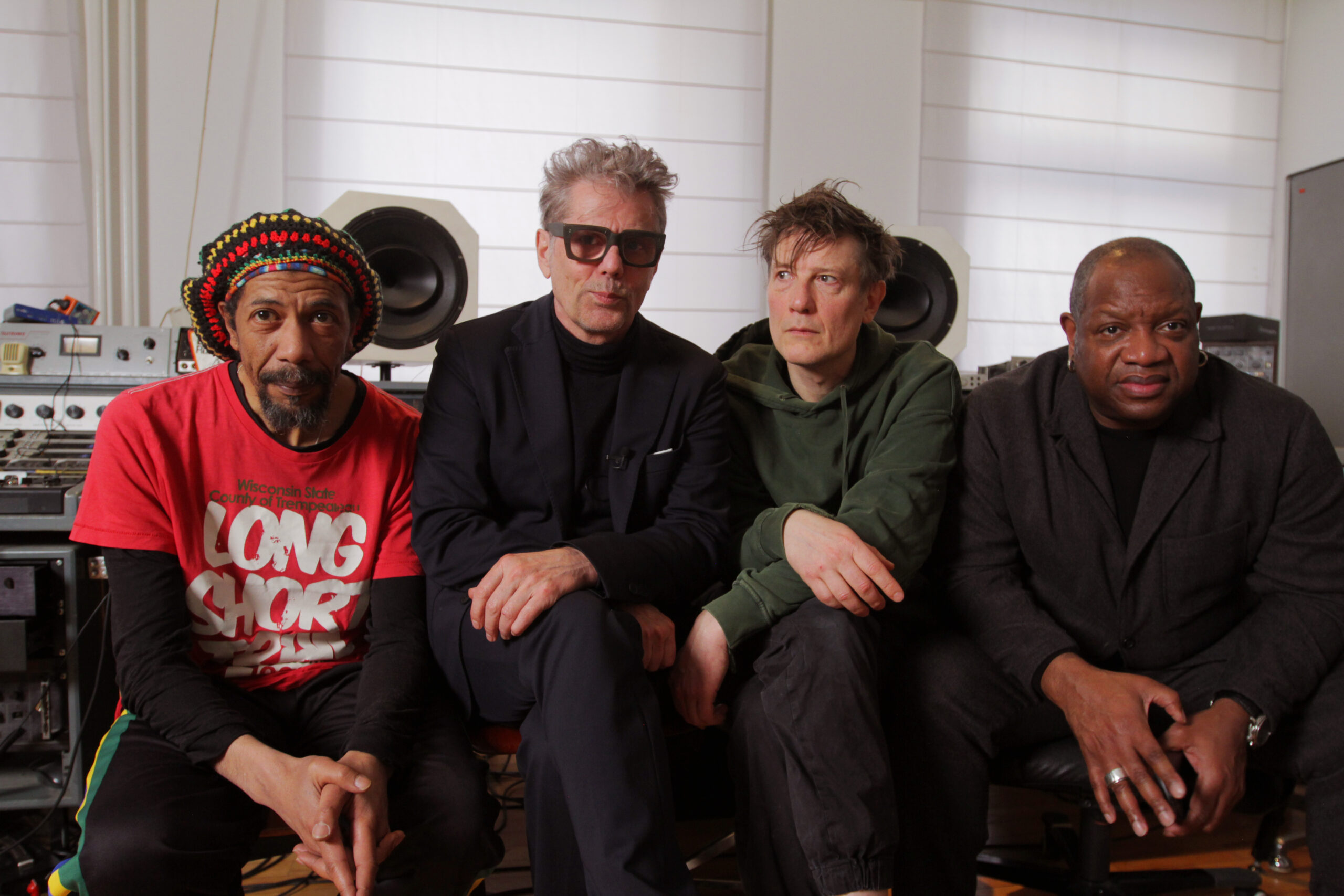 Lee ‚Scratch‘ Perry & Mouse On Mars landeten jetzt mit dem Album ‚Spatial, No Problem‘ via Domino Records auf der Scheibenwelt