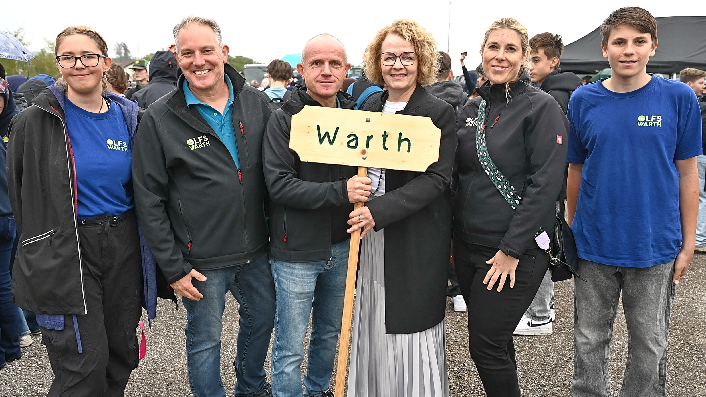Die Schülerinnen und Schüler der Fachschule Warth setzen starkes Zeichen für Frieden und Gewaltfreiheit