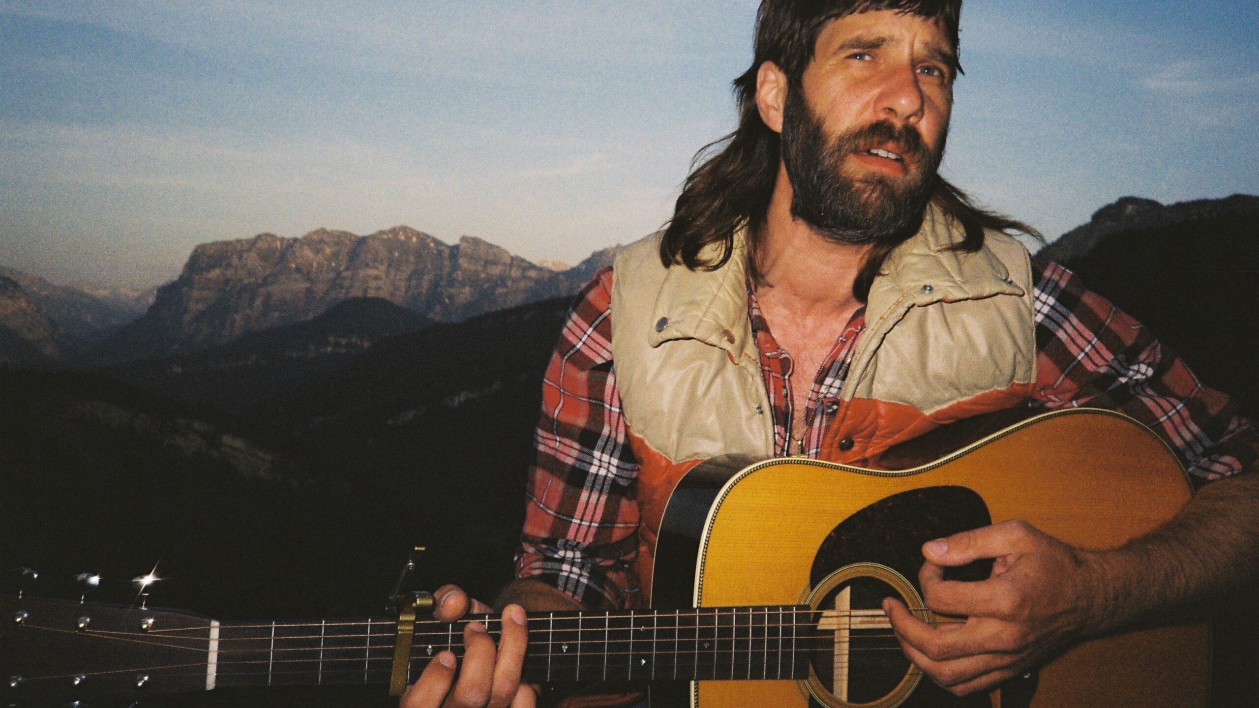 DER SCHWARZATALER TiPP VON DER SCHEiBENWELT: Der österreichische Folk-Rocker Chris Comper aka Prinz Grizzley landere mit seinem Album ‚Tilda‘ via DoWhWa Records auf der Scheibenwelt